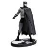 Batman Black & White Statue (DC Collectibles) - 11